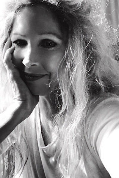 Suzanne Finstad