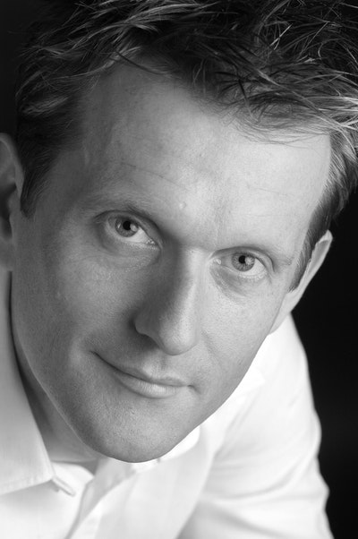Robert Douglas-Fairhurst