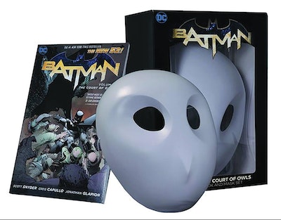 Batman The Court of Owls Mask and Book Set