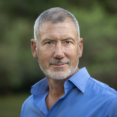 portrait photo of Peter Holmes a Court