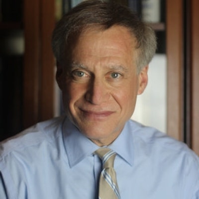portrait photo of Jeffrey Kluger