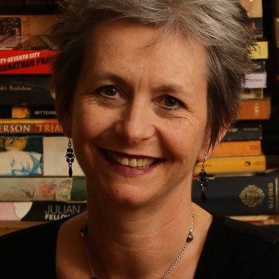 portrait photo of Alison Stewart