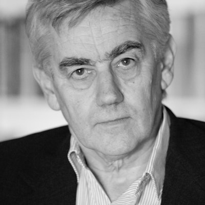 portrait photo of Murray Bail
