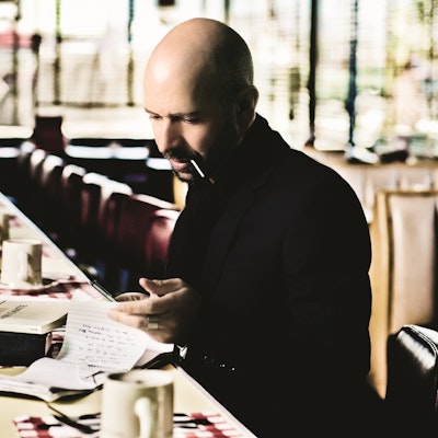 portrait photo of Neil Strauss