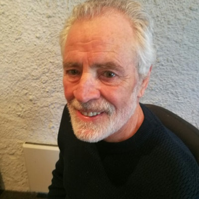 portrait photo of Robert Hillman