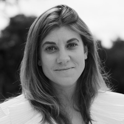portrait photo of Jennifer Down