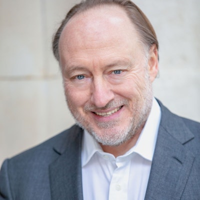 portrait photo of Andrew Roberts