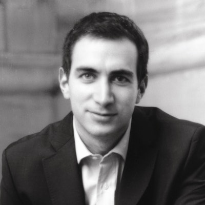 portrait photo of Andrew Ross Sorkin
