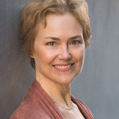 portrait photo of Julie Wright