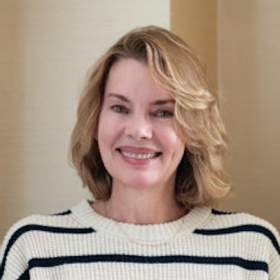 portrait photo of Fiona Davis