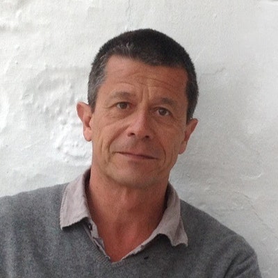 portrait photo of Emmanuel Carrère