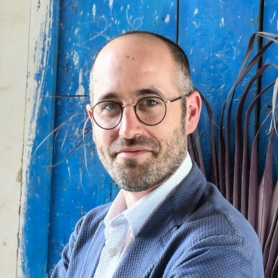 portrait photo of Daniel Lee