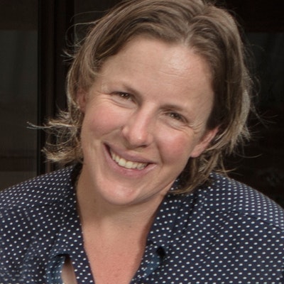 portrait photo of Fiona Redfern
