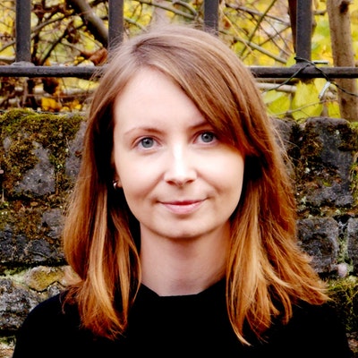 portrait photo of Catherine Barter