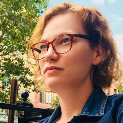 portrait photo of Stephanie Oakes
