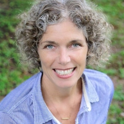 portrait photo of Liz Garton Scanlon