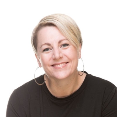 portrait photo of Nelly Thomas