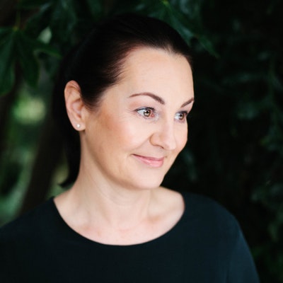 portrait photo of Kirsten Alexander