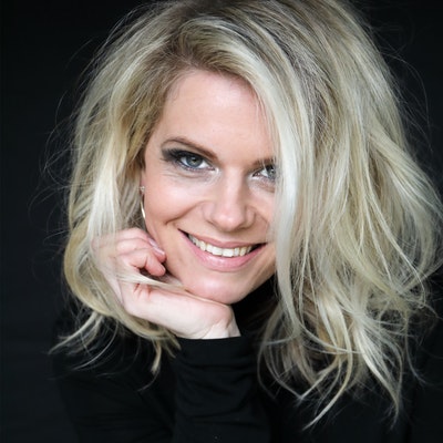 portrait photo of Roxie Cooper
