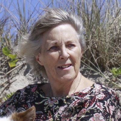portrait photo of Clare Scott
