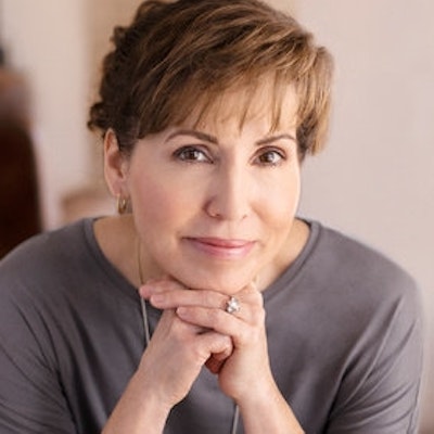 portrait photo of Lisa Wingate