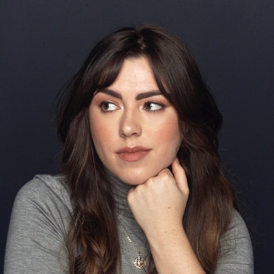 portrait photo of Jennifer Savin