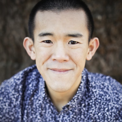portrait photo of Ed Yong