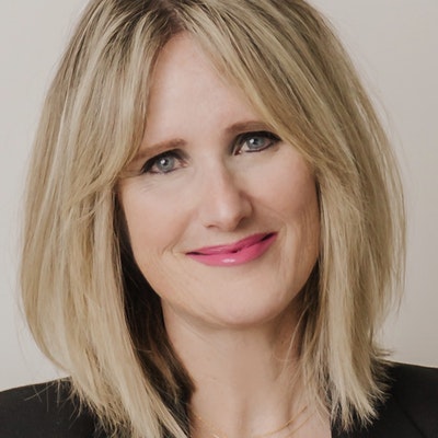 portrait photo of Dr Anna Martin