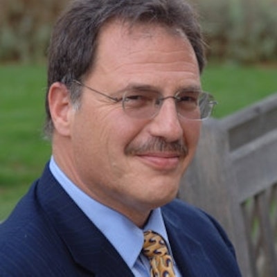 portrait photo of LARRY DIAMOND