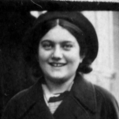 portrait photo of Renia Spiegel
