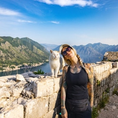 portrait photo of Hannah Shaw