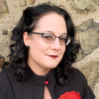 portrait photo of Leanne Marrama