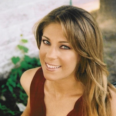 portrait photo of Alexandra Robbins