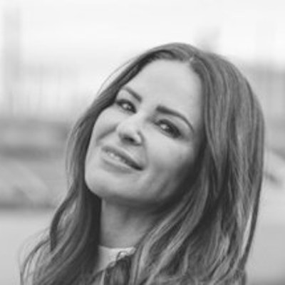 portrait photo of Teresa Strasser