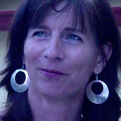 portrait photo of Rebecca Lisle