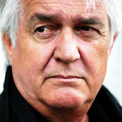 portrait photo of Henning Mankell