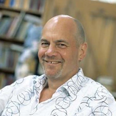portrait photo of Paul Stewart