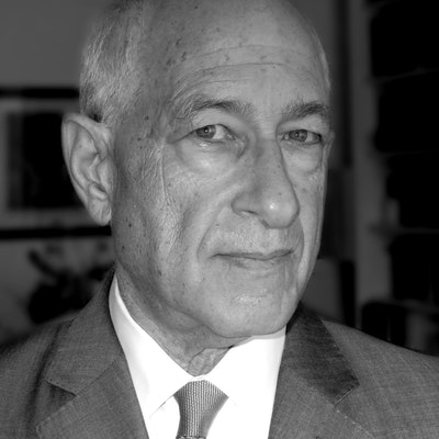 portrait photo of Zachary Leader