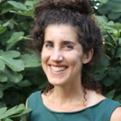 portrait photo of Joanna Lowell