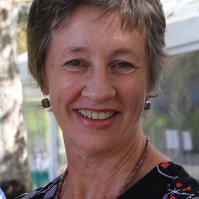 portrait photo of Lynn Buchanan