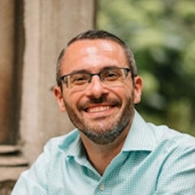 portrait photo of Jordan Raynor