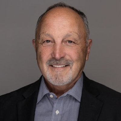 portrait photo of Bryan Trottier