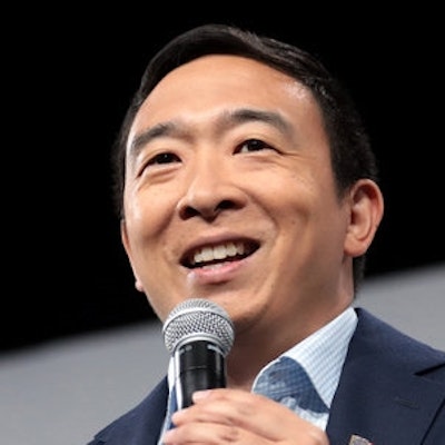 portrait photo of Andrew Yang