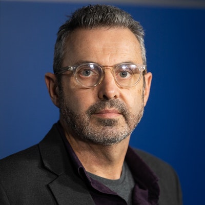 portrait photo of Justin Smith