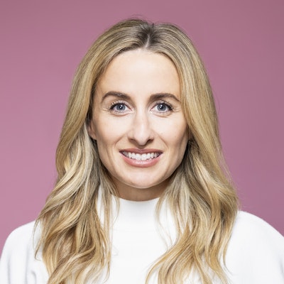 portrait photo of Dr Julie Smith