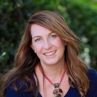 portrait photo of Fiona Lloyd