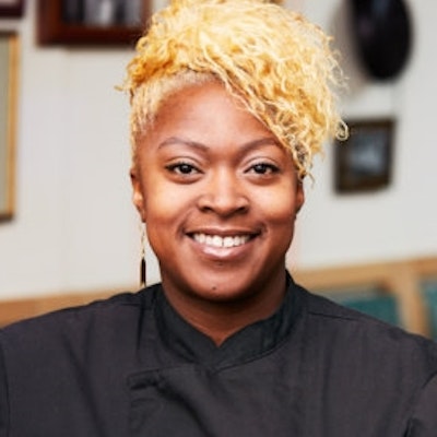 portrait photo of Suzanne Barr