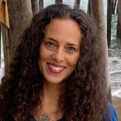 portrait photo of Alicia Bessette