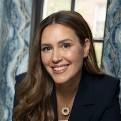 portrait photo of Karen Winn