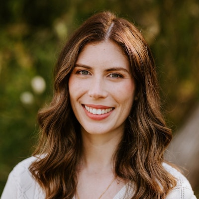 portrait photo of Lauren Draper